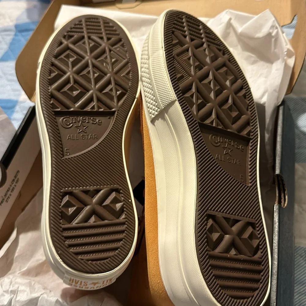 NWT converse Chuck Taylor All Star Lift Platform Suede Tiger MothTawny OwlEgret